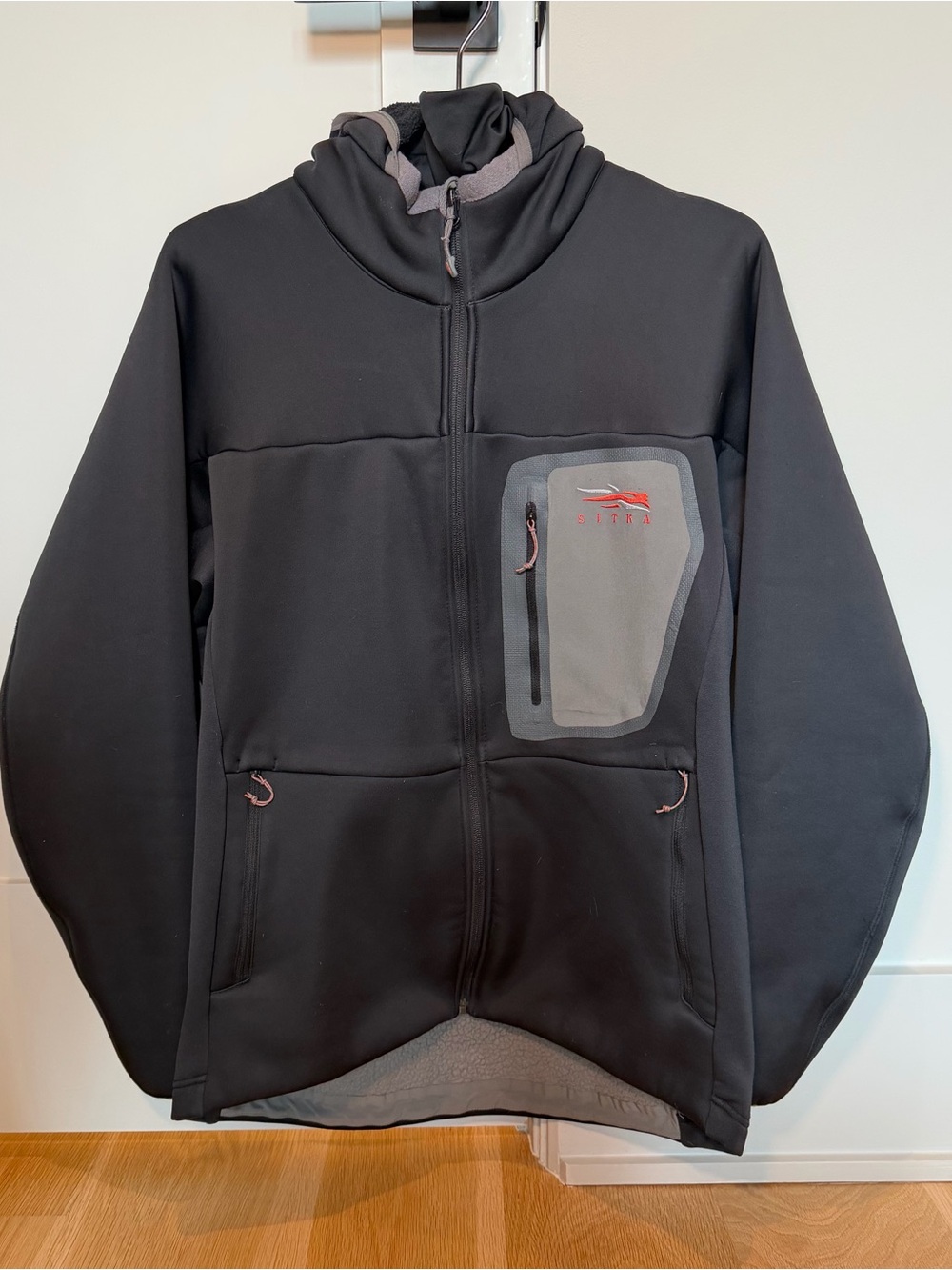 Sitka Men’s Traverse Black Hoodie Jacket Large